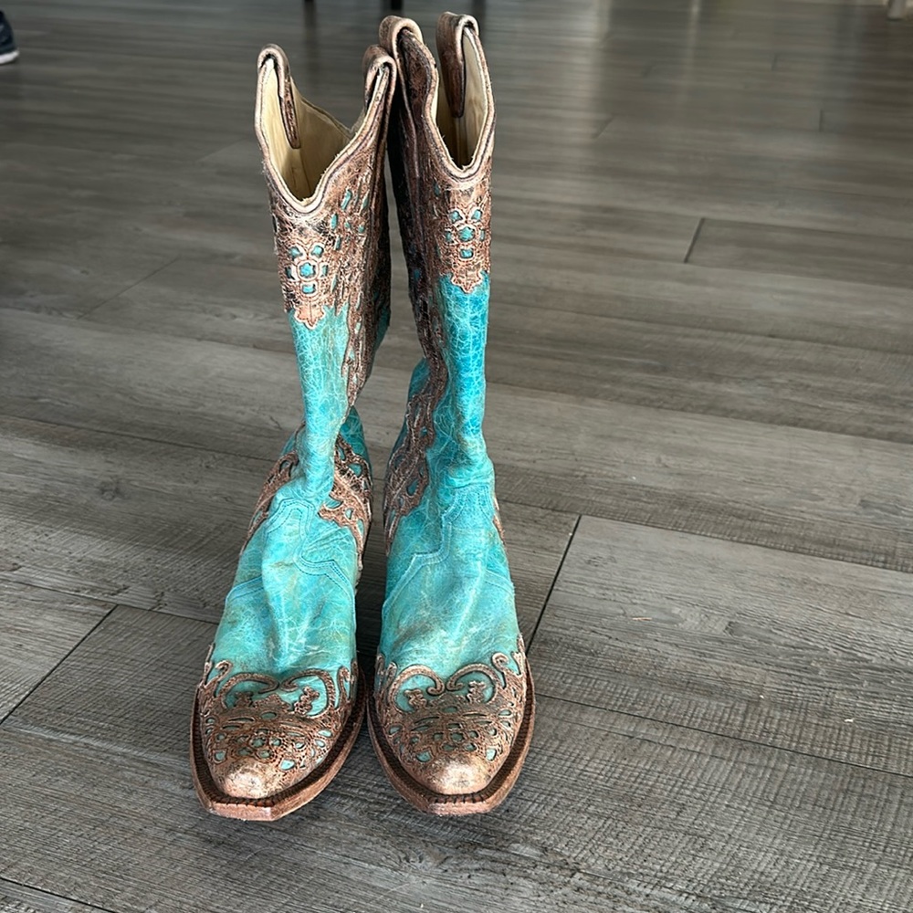 Non  negotiable on price. This is a steal Corral limited edition authentic boots